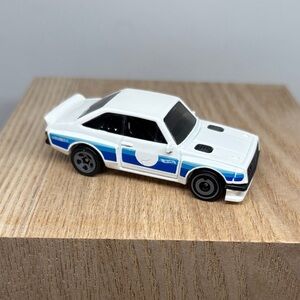 Ford Escort RS2000 White and Blue Die-Cast Rally Car